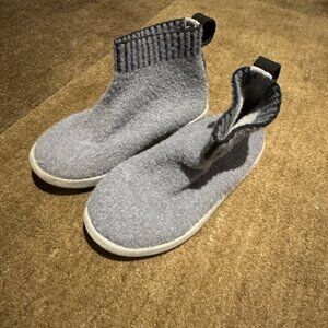 Minimoc wool boots size C9